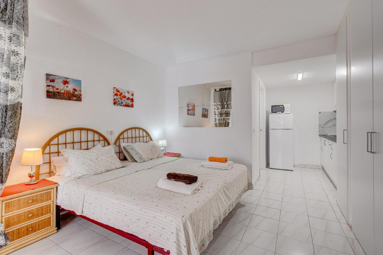 Studia Port Royale Appartement Arona  Buitenkant foto